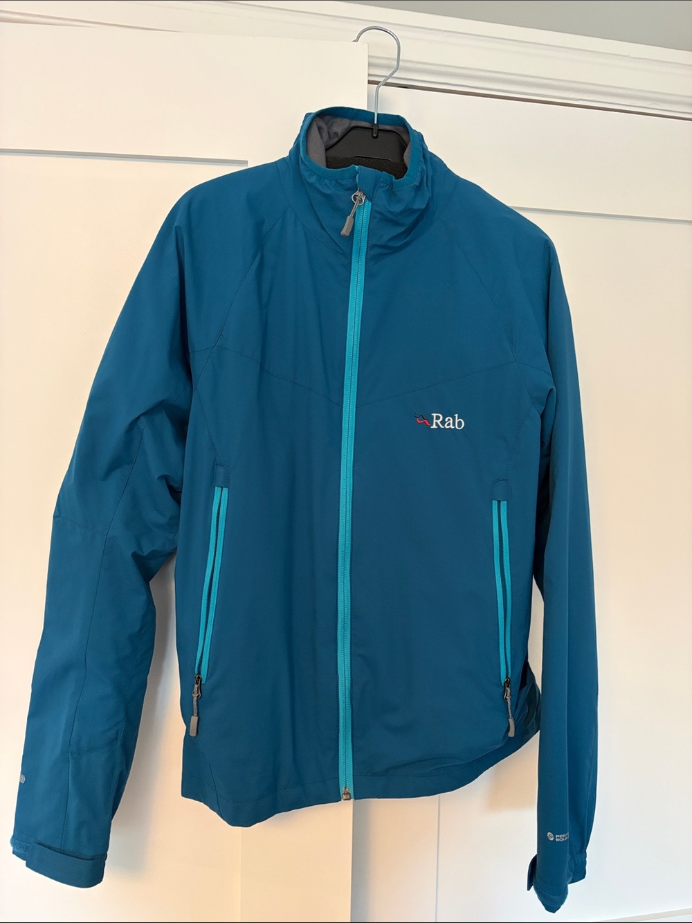 Rab Women's Vapour-rise Lite Wind + Water-Resistant Lined Jacket in Teal